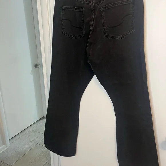 Levi's Women's High Rise Black Jeans - Picture 5 of 8